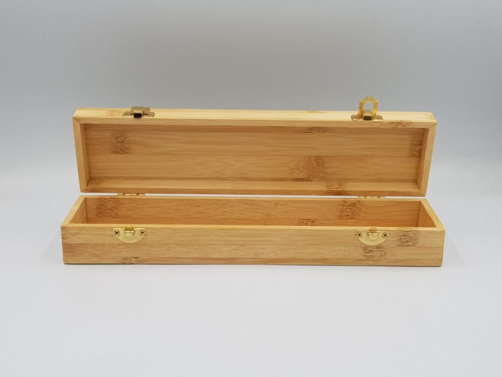Bamboo box with 2 high-class gold keychains