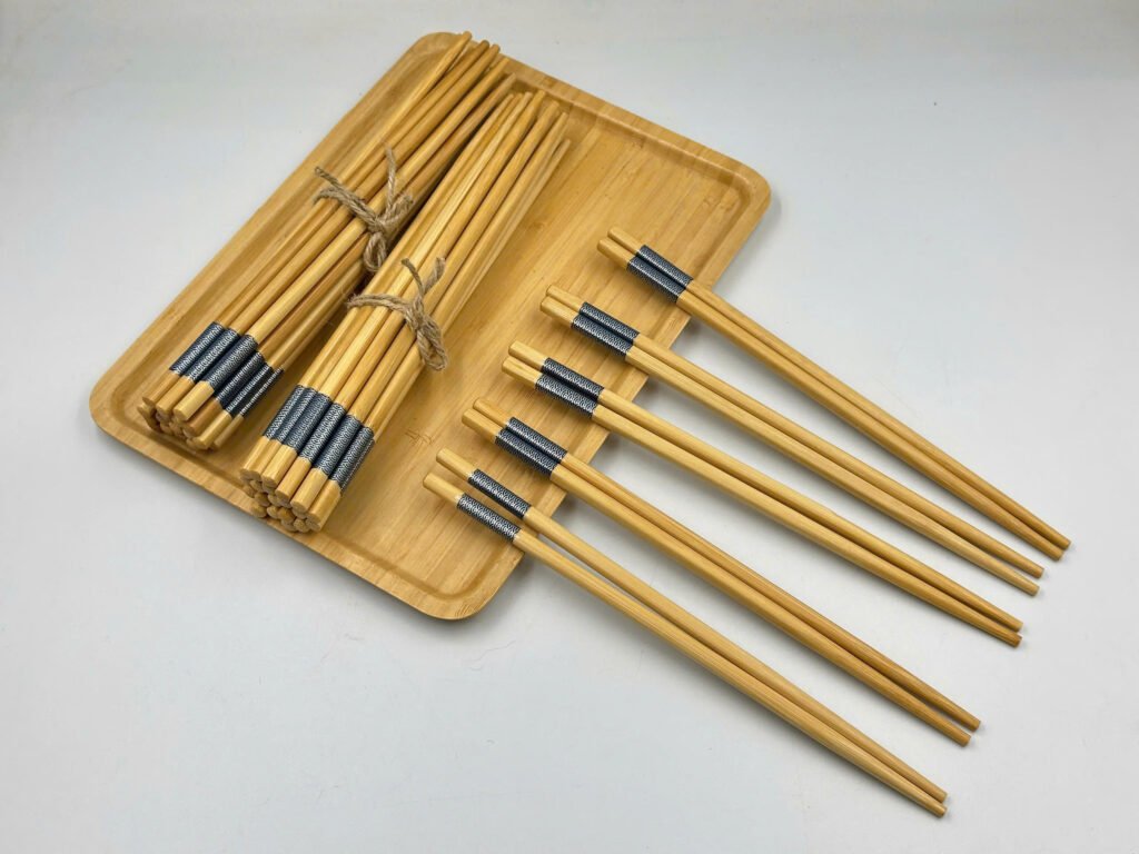 Bamboo chopsticks with patterned handles – a subtle touch for the dining table.