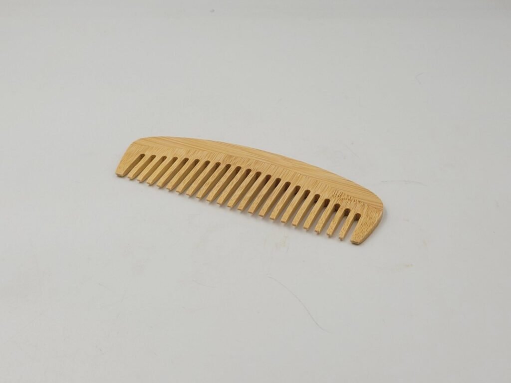 Bamboo comb with wide teeth 15.2x5.2x0.5 cm