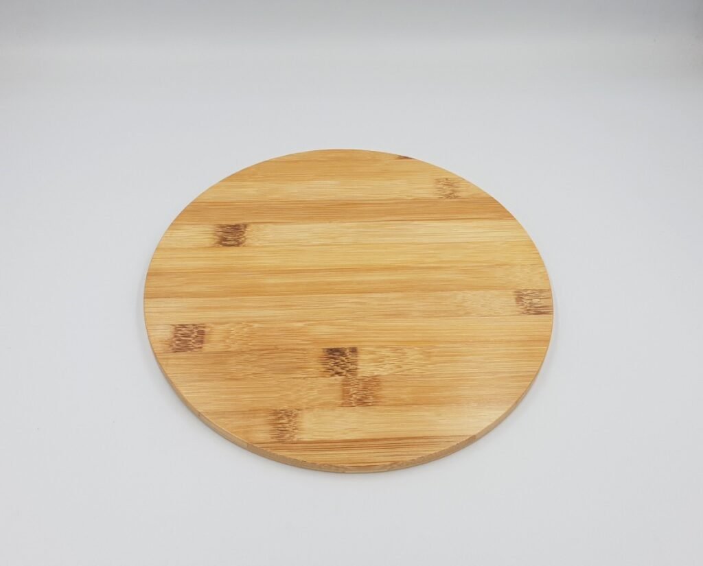 Bamboo cutting board to decorate food