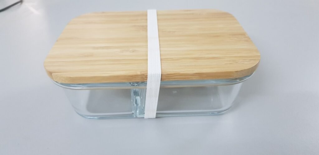 Glass lunch box with bamboo lid