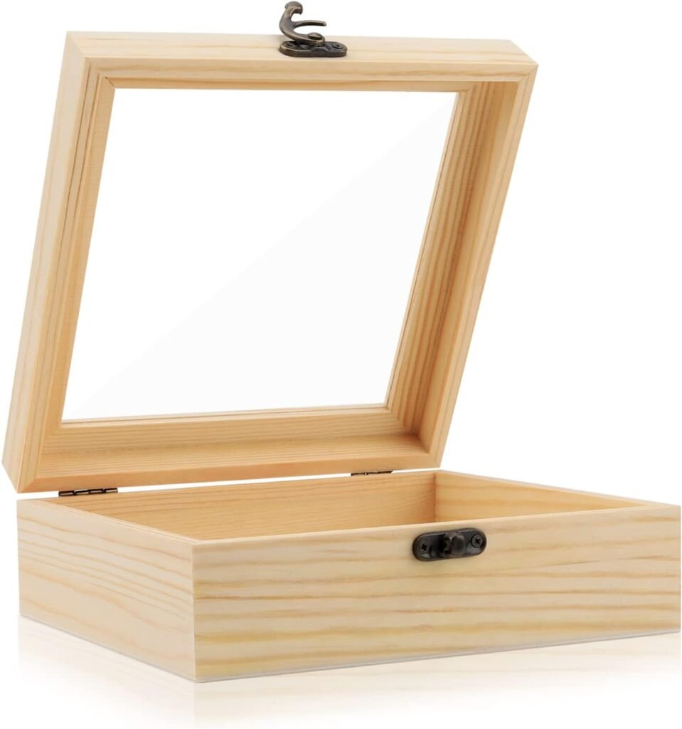 Mica pine wood box with keychain