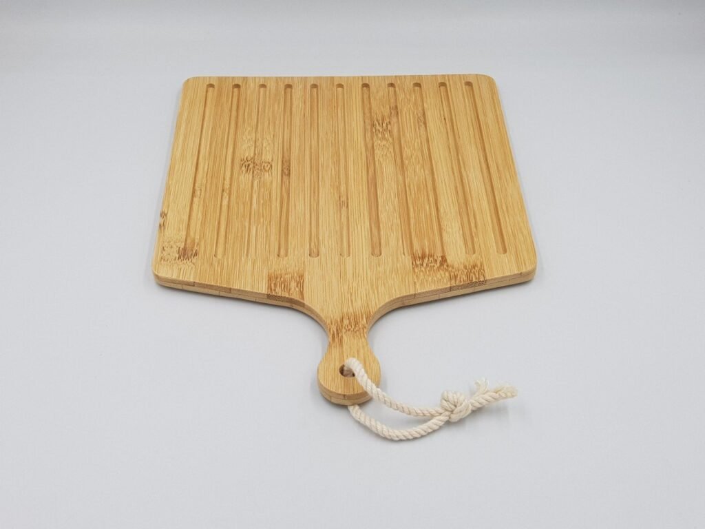 Rectangular bamboo cutting board with handle